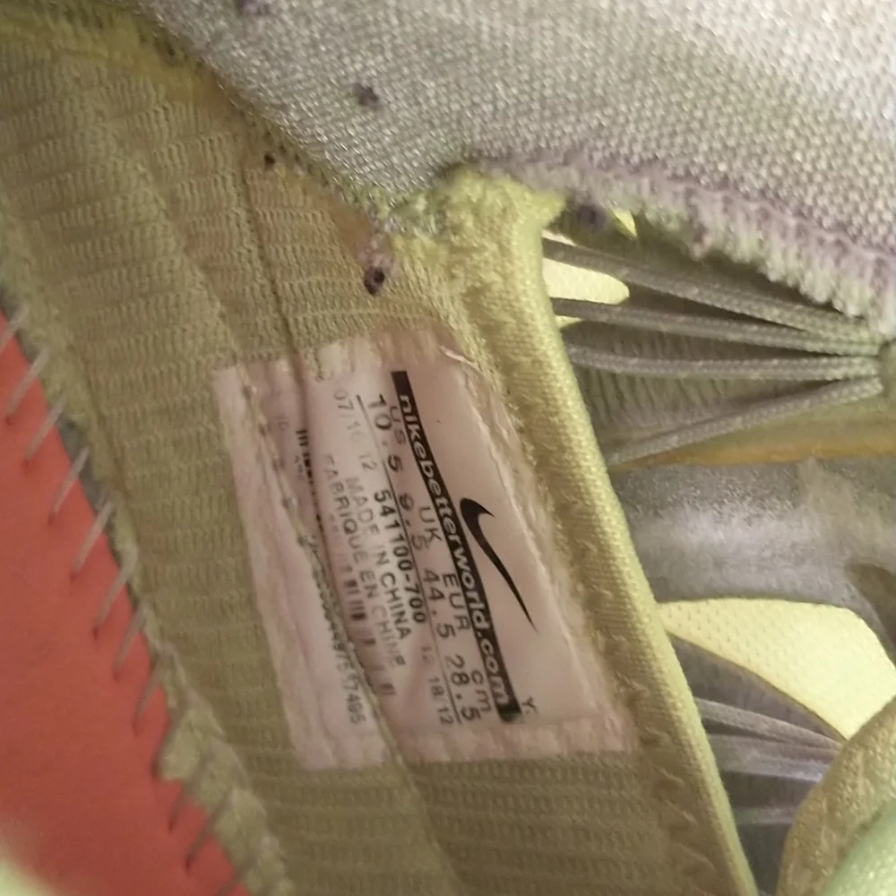 NIKE SNEAKERS! - Picture 14 of 14